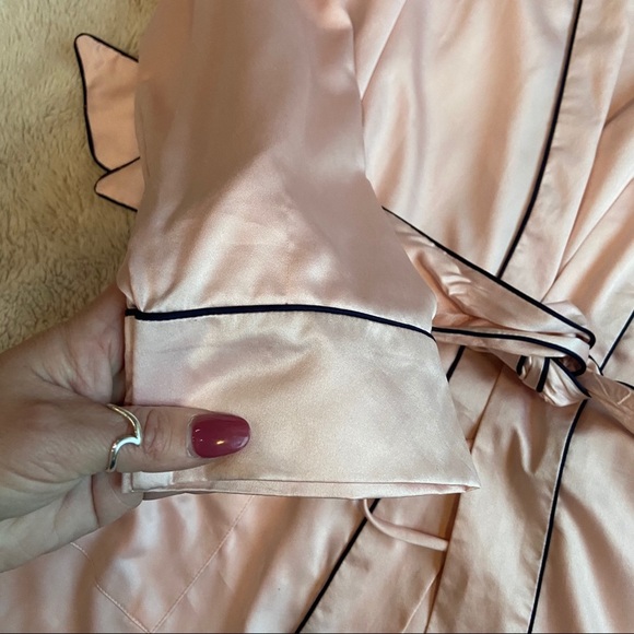 Victoria’s Secret Pink Satin Short Robe - Picture 5 of 13
